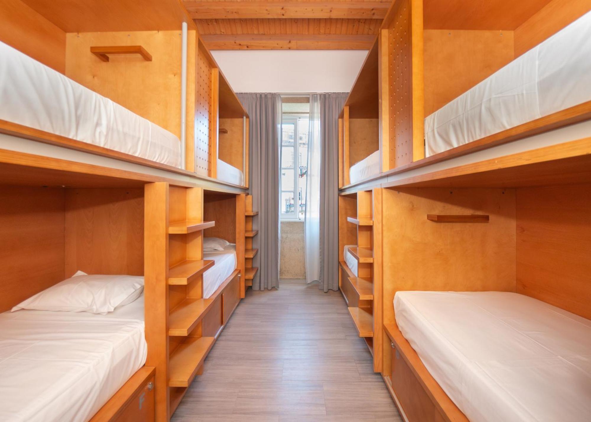 Da Praca Hostel Santa Maria da Feira Ngoại thất bức ảnh